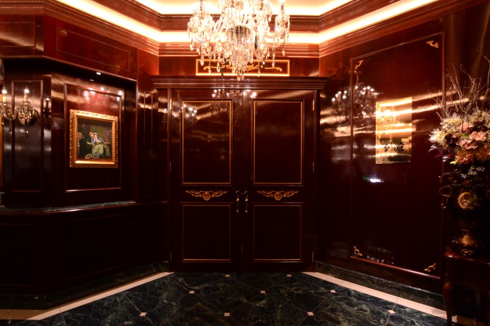 ENTRANCE 8